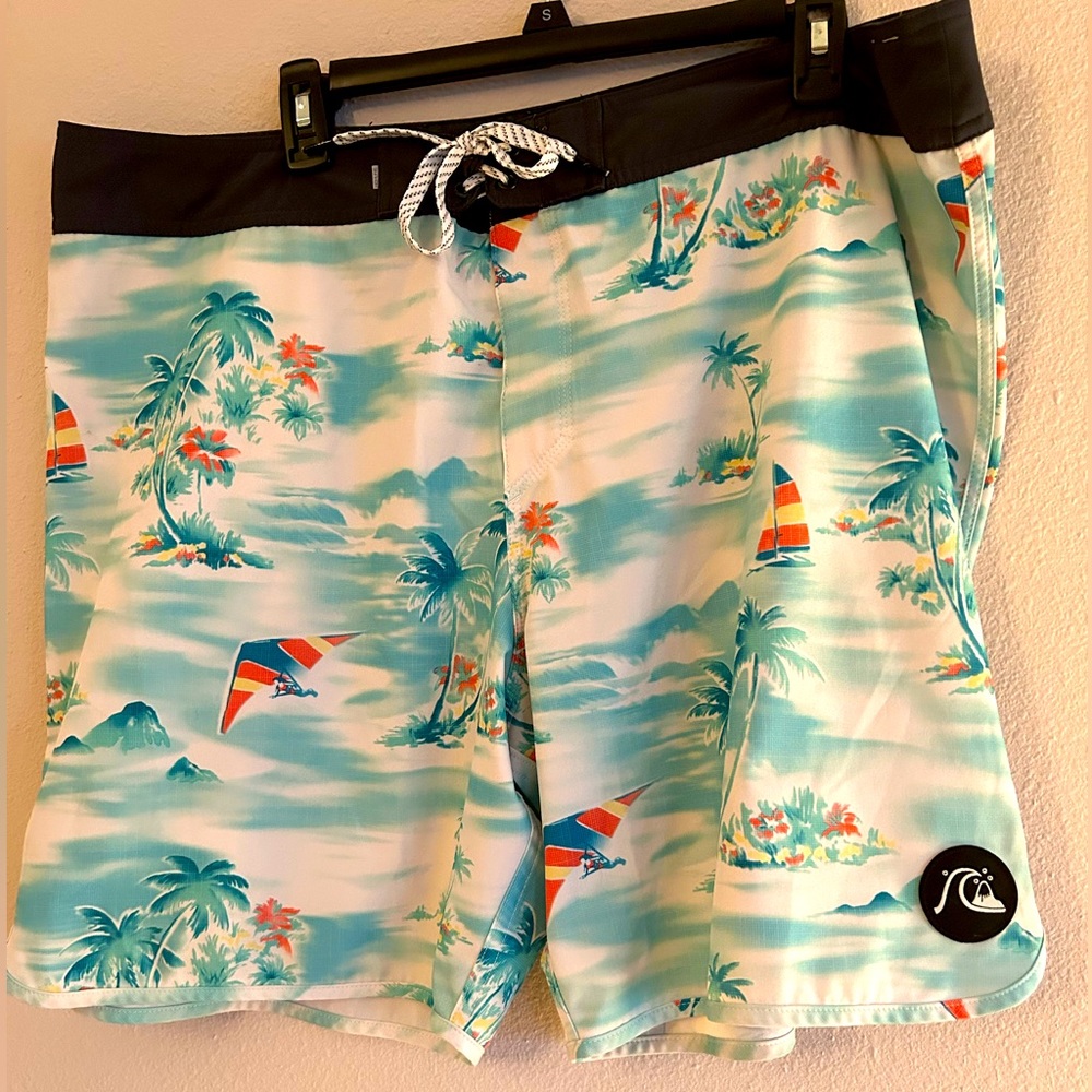 Men’s Quicksilver Highline Board Shorts Size 40